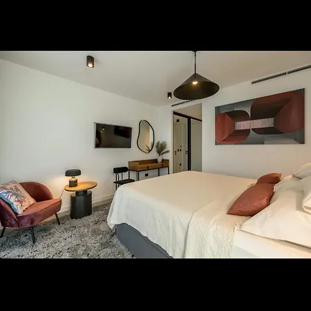 Azure Bliss | 5 Bedrooms | Private Pool | Modern Furnishing | Parking Area | Villa
