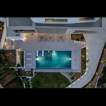 Azure Bliss | 5 Bedrooms | Private Pool | Modern Furnishing | Parking Area |