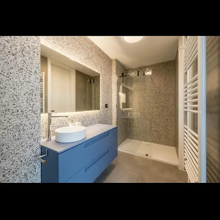 Azure Bliss | 5 Bedrooms | Private Pool | Modern Furnishing | Parking Area | Villa *