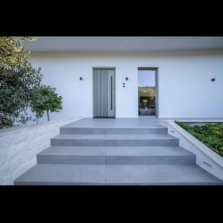 Azure Bliss | 5 Bedrooms | Private Pool | Modern Furnishing | Parking Area | Villa Trogir