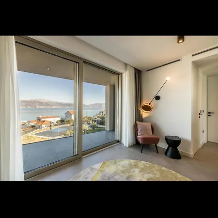 Azure Bliss | 5 Bedrooms | Private Pool | Modern Furnishing | Parking Area | * Trogir