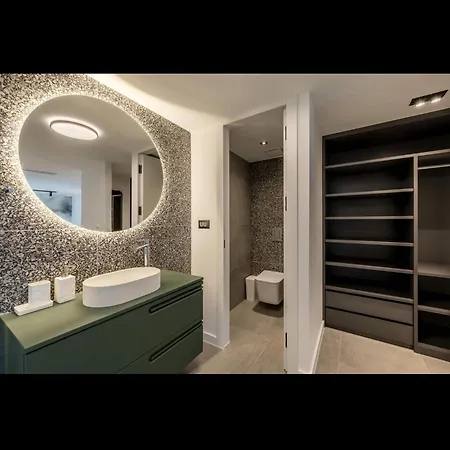 Azure Bliss | 5 Bedrooms | Private Pool | Modern Furnishing | Parking Area |