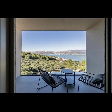 Azure Bliss | 5 Bedrooms | Private Pool | Modern Furnishing | Parking Area | Villa *