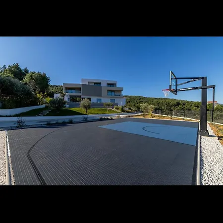 Villa Azure Bliss | 5 Bedrooms | Private Pool | Modern Furnishing | Parking Area | *
