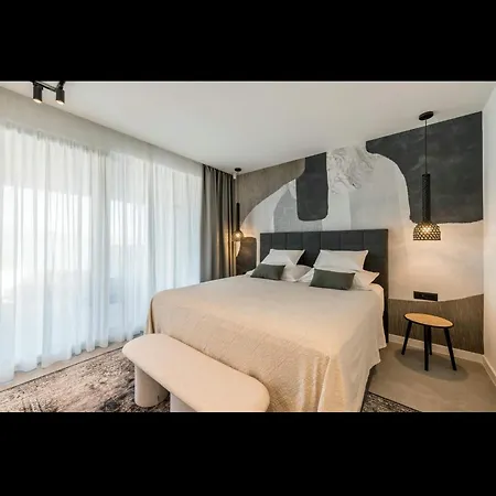 Villa Azure Bliss | 5 Bedrooms | Private Pool | Modern Furnishing | Parking Area | *