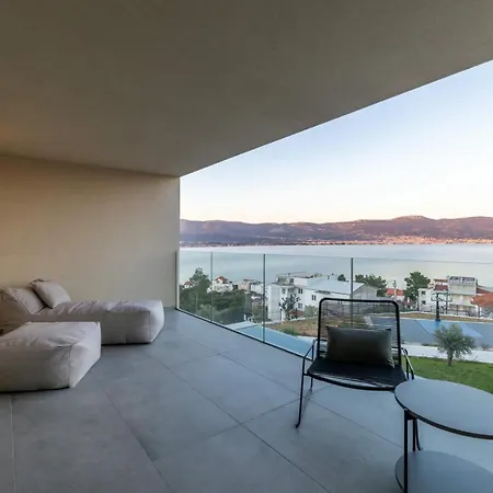 Azure Bliss | 5 Bedrooms | Private Pool | Modern Furnishing | Parking Area |