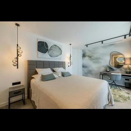 Azure Bliss | 5 Bedrooms | Private Pool | Modern Furnishing | Parking Area | Trogir