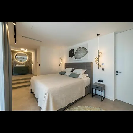Azure Bliss | 5 Bedrooms | Private Pool | Modern Furnishing | Parking Area | * Trogir