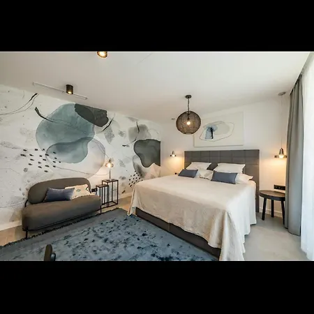Azure Bliss | 5 Bedrooms | Private Pool | Modern Furnishing | Parking Area | Villa