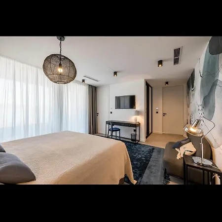 Azure Bliss | 5 Bedrooms | Private Pool | Modern Furnishing | Parking Area |