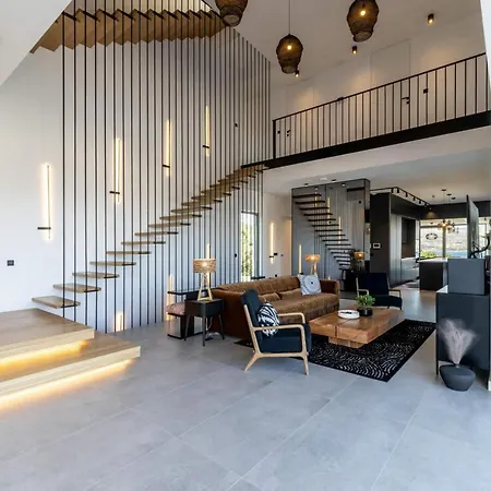 Azure Bliss | 5 Bedrooms | Private Pool | Modern Furnishing | Parking Area | Villa