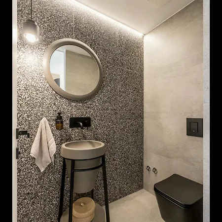 Azure Bliss | 5 Bedrooms | Private Pool | Modern Furnishing | Parking Area | *