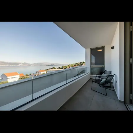 Azure Bliss | 5 Bedrooms | Private Pool | Modern Furnishing | Parking Area | Trogir