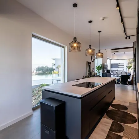 Villa Azure Bliss | 5 Bedrooms | Private Pool | Modern Furnishing | Parking Area |