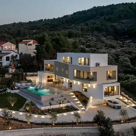 Azure Bliss | 5 Bedrooms | Private Pool | Modern Furnishing | Parking Area | Villa Trogir