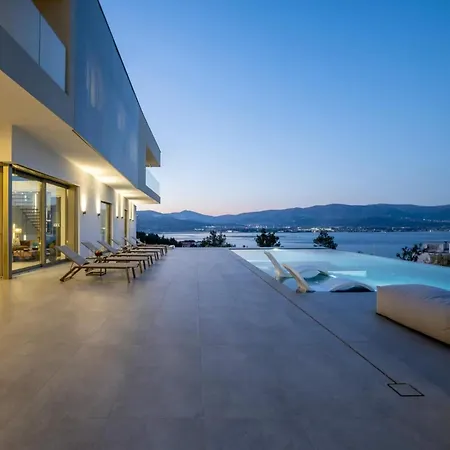 Azure Bliss | 5 Bedrooms | Private Pool | Modern Furnishing | Parking Area | Villa
