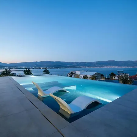 Azure Bliss | 5 Bedrooms | Private Pool | Modern Furnishing | Parking Area | Villa Trogir