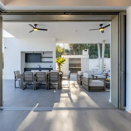 Azure Bliss | 5 Bedrooms | Private Pool | Modern Furnishing | Parking Area | Villa
