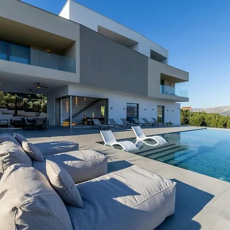 Azure Bliss | 5 Bedrooms | Private Pool | Modern Furnishing | Parking Area | Villa Trogir