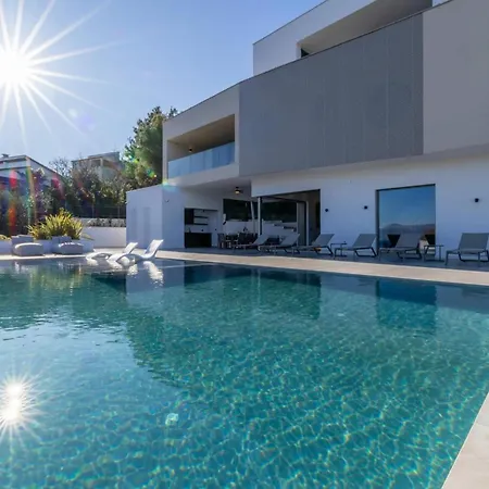Villa Azure Bliss | 5 Bedrooms | Private Pool | Modern Furnishing | Parking Area | Trogir