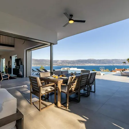 Villa Azure Bliss | 5 Bedrooms | Private Pool | Modern Furnishing | Parking Area | *